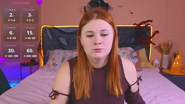 Snapshot of Eva_Starlight chatting on 10/19/25, 04:04 Eva Starlight online show from 10/19/25, 04:04