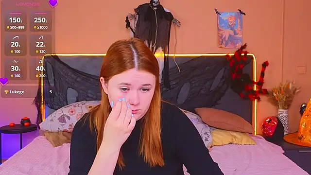 Snapshot of Eva_Starlight chatting on 10/27/25, 04:13 Eva Starlight online show from 10/27/25, 04:13