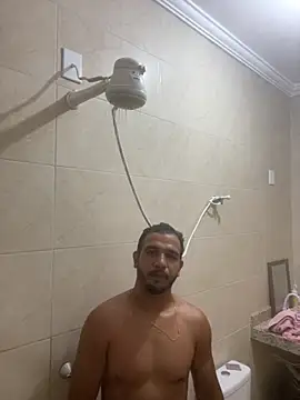 Snapshot of Lindp190194 chatting on 11/23/25, 10:42 Lindp190194 online show from 11/23/25, 10:42