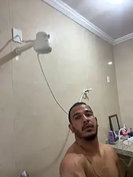 Snapshot of Lindp190194 chatting on 12/18/25, 08:23 Lindp190194 online show from 12/18/25, 08:23