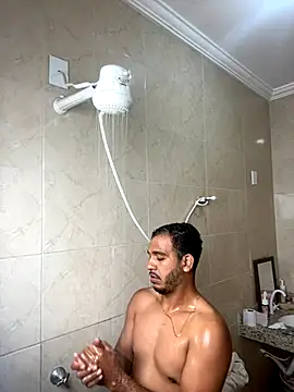 Snapshot of Lindp190194 chatting on 11/21/25, 05:34 Lindp190194 online show from 11/21/25, 05:34