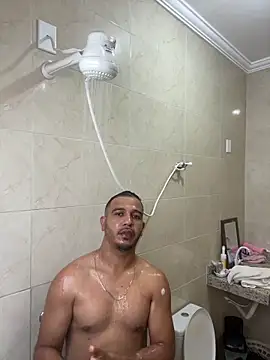 Snapshot of Lindp190194 chatting on 12/05/25, 08:28 Lindp190194 online show from 12/05/25, 08:28