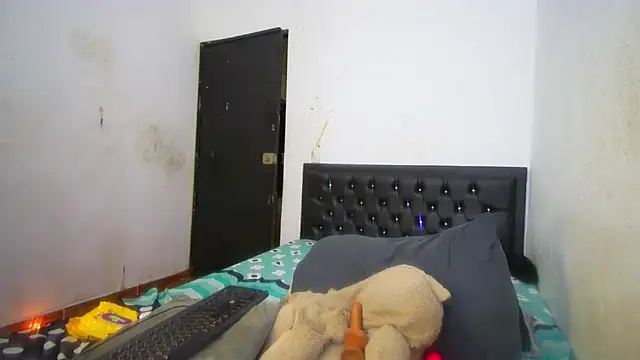 alisha boes online show from 11/19/25, 01:49