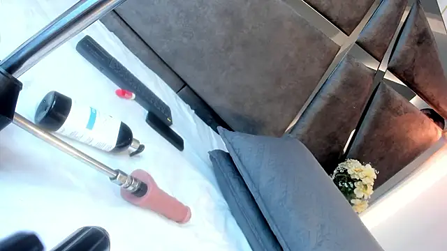 Samaantha-beckham online show from 03/06/26, 11:11