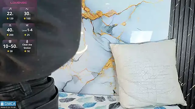 MaeveKuro online show from 10/30/25, 03:16