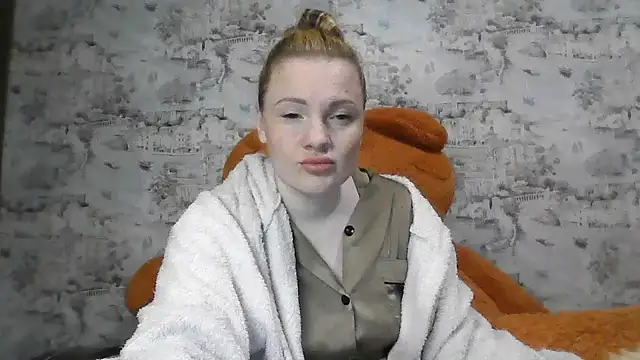 Eveline May online show from 10/15/25, 04:37