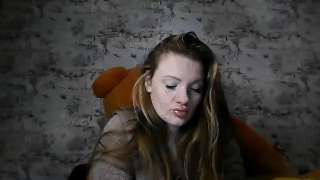 Eveline May online show from 12/15/25, 05:30