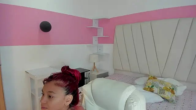 Snapshot of gime_lara chatting on 12/21/25, 12:40 gime lara online show from 12/21/25, 12:40