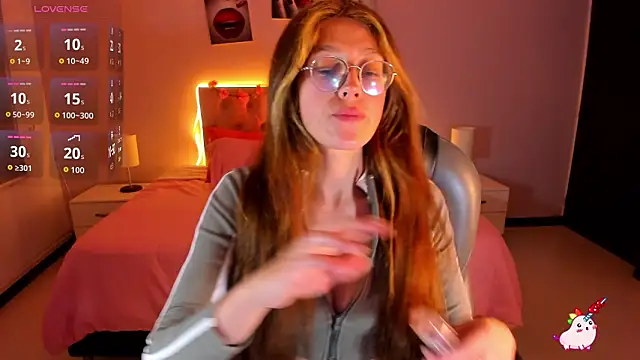 Emily Warren  online show from 02/10/26, 07:46