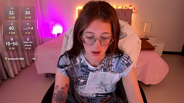 Emily Warren  online show from 11/11/25, 07:30