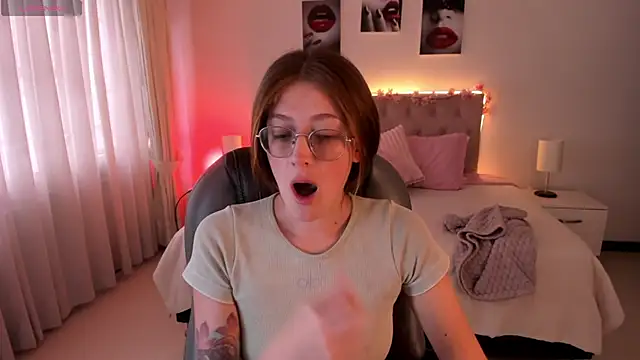 Emily Warren  online show from 10/16/25, 07:33