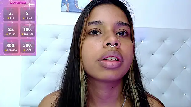 Snapshot of sweetebony_33 chatting on 10/01/25, 04:17 sweetebony 33 online show from 10/01/25, 04:17