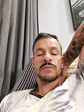 juniortche1313 online show from 10/17/25, 01:42