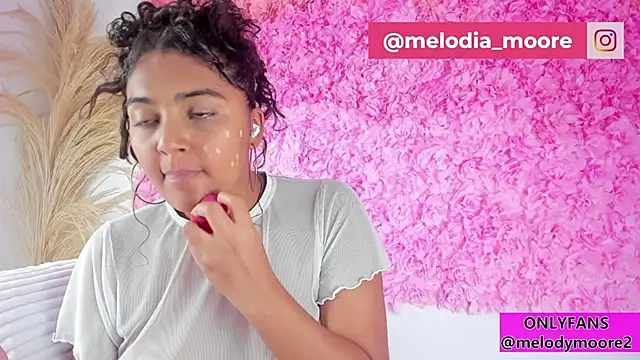 Melodymoore  online show from 11/22/25, 10:08