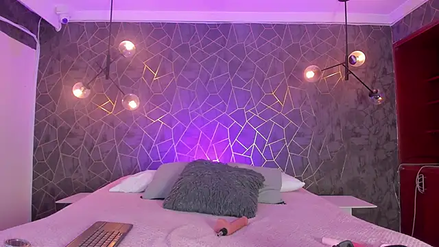 zephyra-angels online show from 12/17/25, 03:22