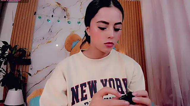 ValeriCardenas online show from 04/19/26, 02:23