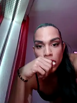 Snapshot of Zoe_TransGirl chatting on 12/21/25, 02:46 Zoe TransGirl online show from 12/21/25, 02:46