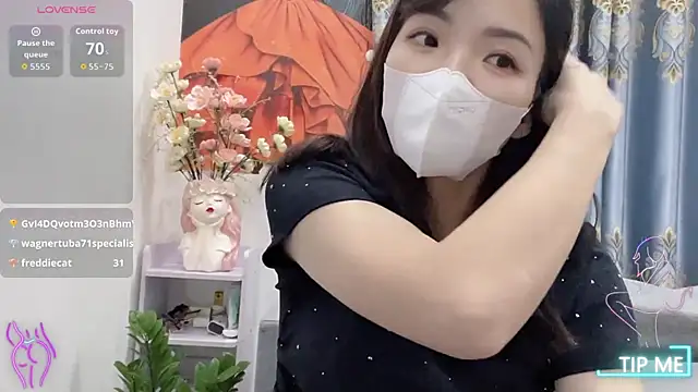 Snapshot of shishi_101 chatting on 10/21/25, 01:43 shishi 101 online show from 10/21/25, 01:43