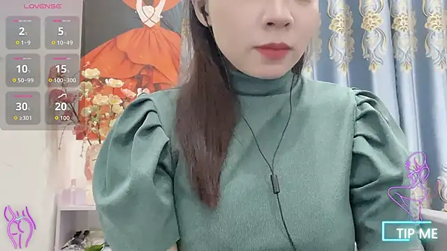 Snapshot of shishi_101 chatting on 12/15/25, 02:06 shishi 101 online show from 12/15/25, 02:06