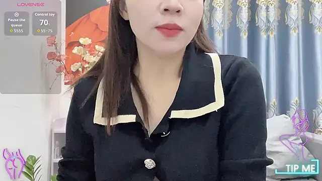 Snapshot of shishi_101 chatting on 11/12/25, 01:43 shishi 101 online show from 11/12/25, 01:43