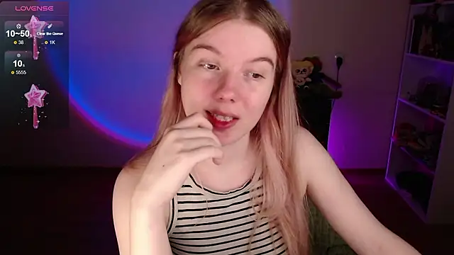 Strawberry juli online show from 03/12/26, 02:39