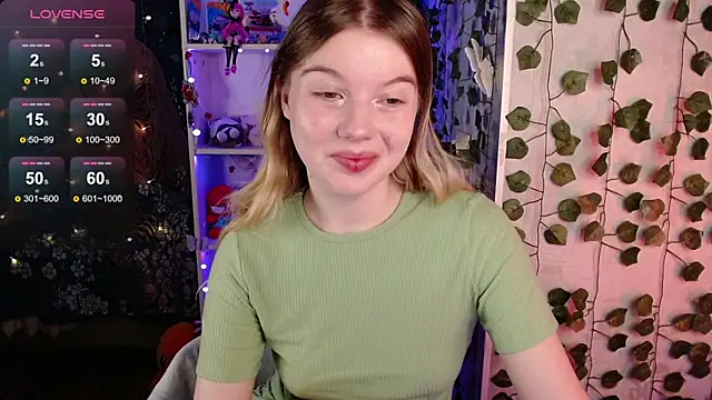 Strawberry juli online show from 03/03/25, 01:28