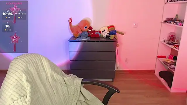 Strawberry juli online show from 04/08/26, 10:50