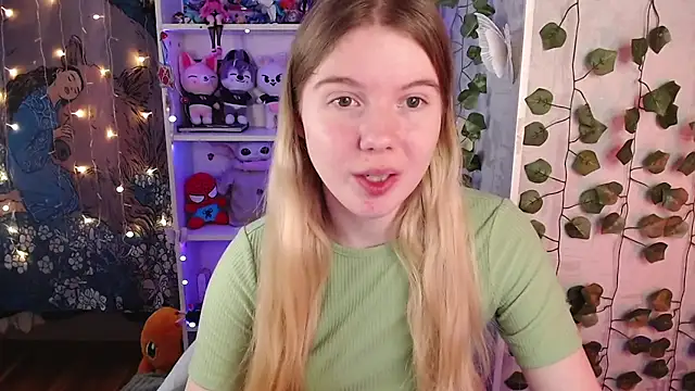 Strawberry juli online show from 02/27/25, 05:29