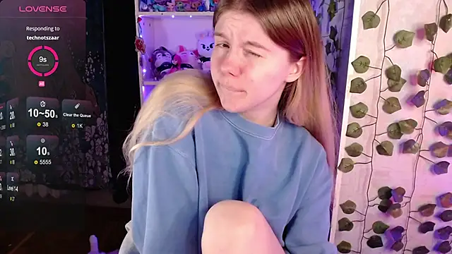 Strawberry juli online show from 03/22/25, 01:22