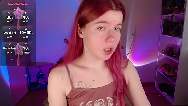 Strawberry juli online show from 10/24/25, 08:35