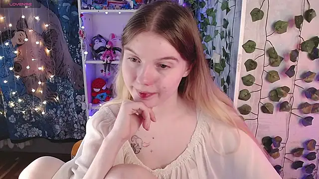 Strawberry juli online show from 03/11/25, 05:35