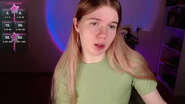 Strawberry juli online show from 03/19/26, 07:52