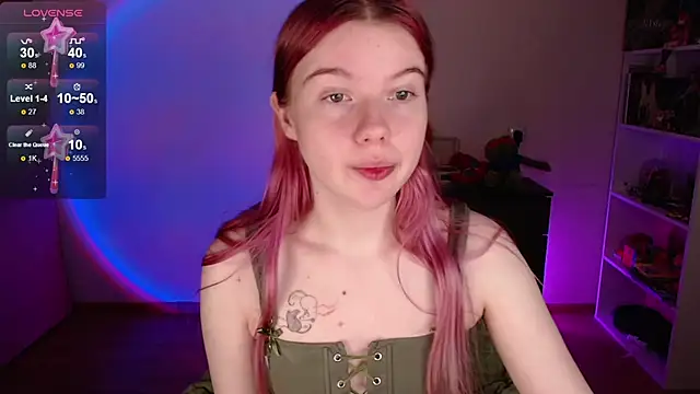 Strawberry juli online show from 11/15/25, 09:35