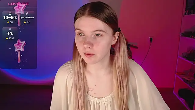 Strawberry juli online show from 04/01/26, 04:03