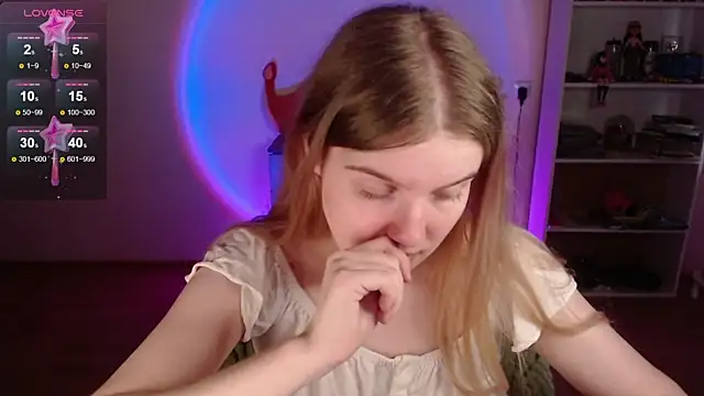 Strawberry juli online show from 05/07/26, 10:40