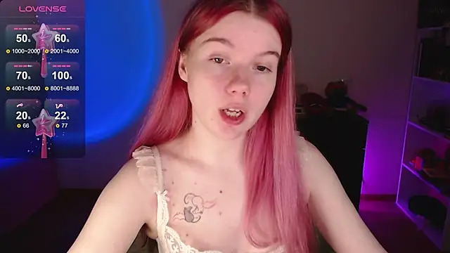 Strawberry juli online show from 11/06/25, 07:56