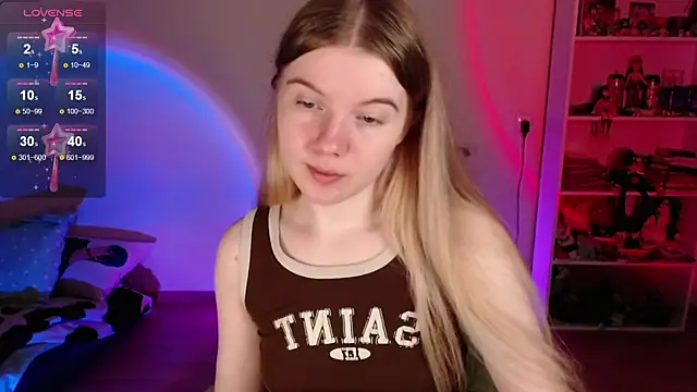 Strawberry juli online show from 05/23/26, 03:05