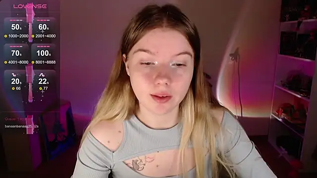 Strawberry juli online show from 09/29/25, 06:42