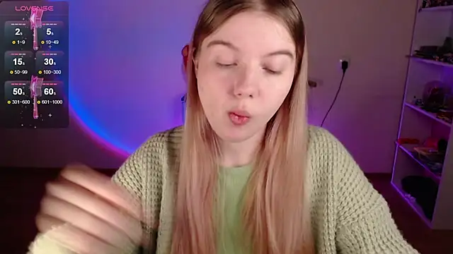 Strawberry juli online show from 04/11/26, 05:48