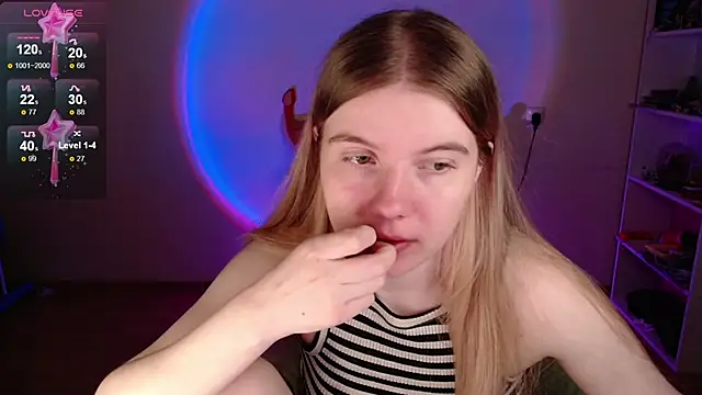 Strawberry juli online show from 05/03/26, 07:46