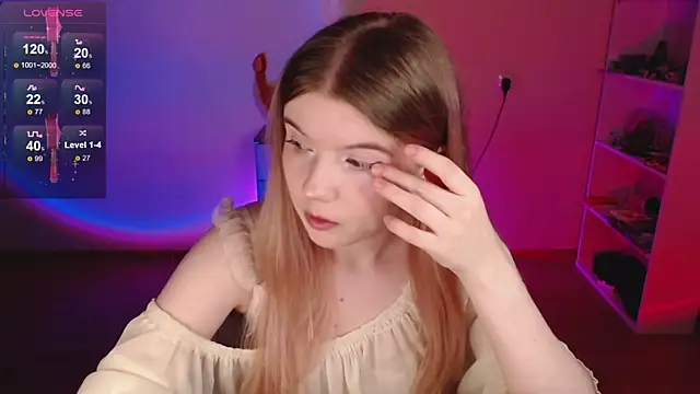 Strawberry juli online show from 04/07/26, 04:09