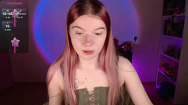 Strawberry juli online show from 12/17/25, 06:51