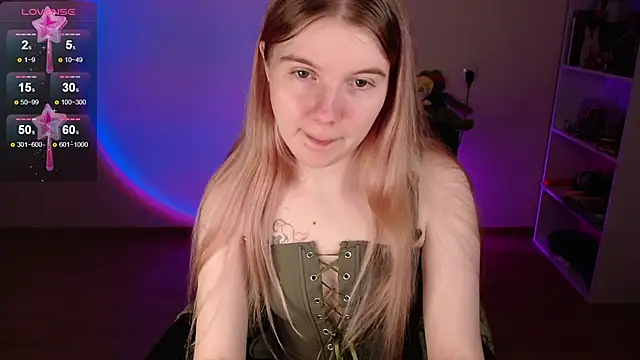 Strawberry juli online show from 03/21/26, 03:27