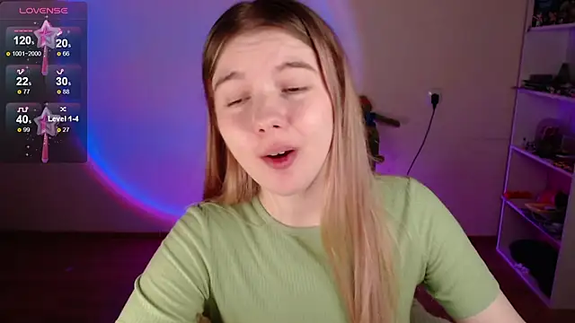 Strawberry juli online show from 04/11/26, 07:45