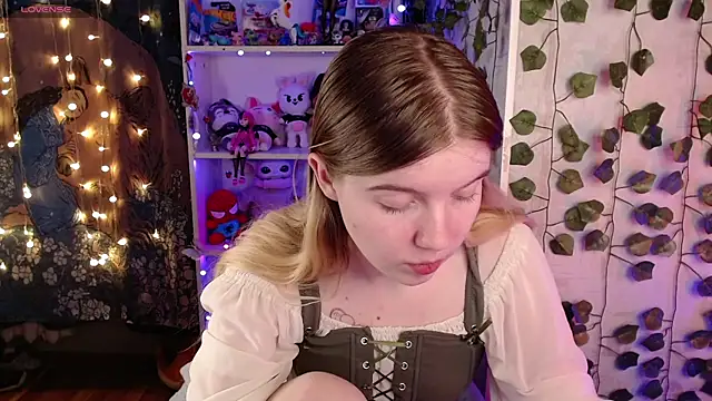 Strawberry juli online show from 03/18/25, 02:08