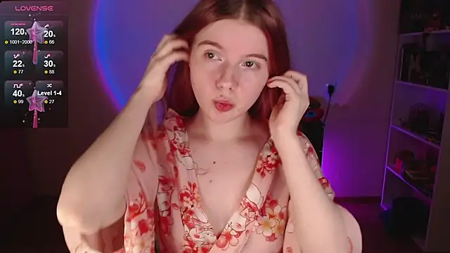 Strawberry juli online show from 12/22/25, 03:45