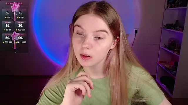 Strawberry juli online show from 04/09/26, 12:44