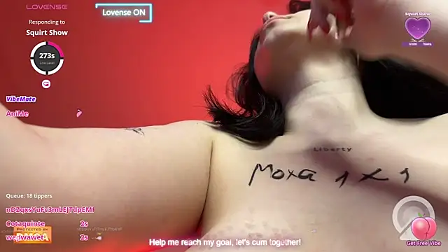 Snapshot of ElliSweetTease chatting on 03/11/25, 08:31 ElliSweetTease online show from 03/11/25, 08:31