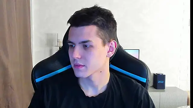 Snapshot of TravisRevas chatting on 03/14/25, 05:24 TravisRevas online show from 03/14/25, 05:24