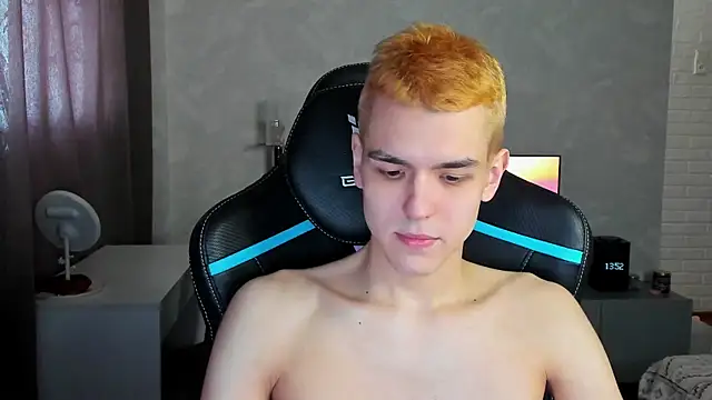 Snapshot of TravisRevas chatting on 03/08/25, 10:54 TravisRevas online show from 03/08/25, 10:54